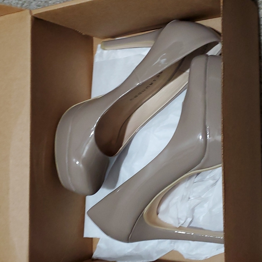 Chinese Laundry platform heels 8.5
